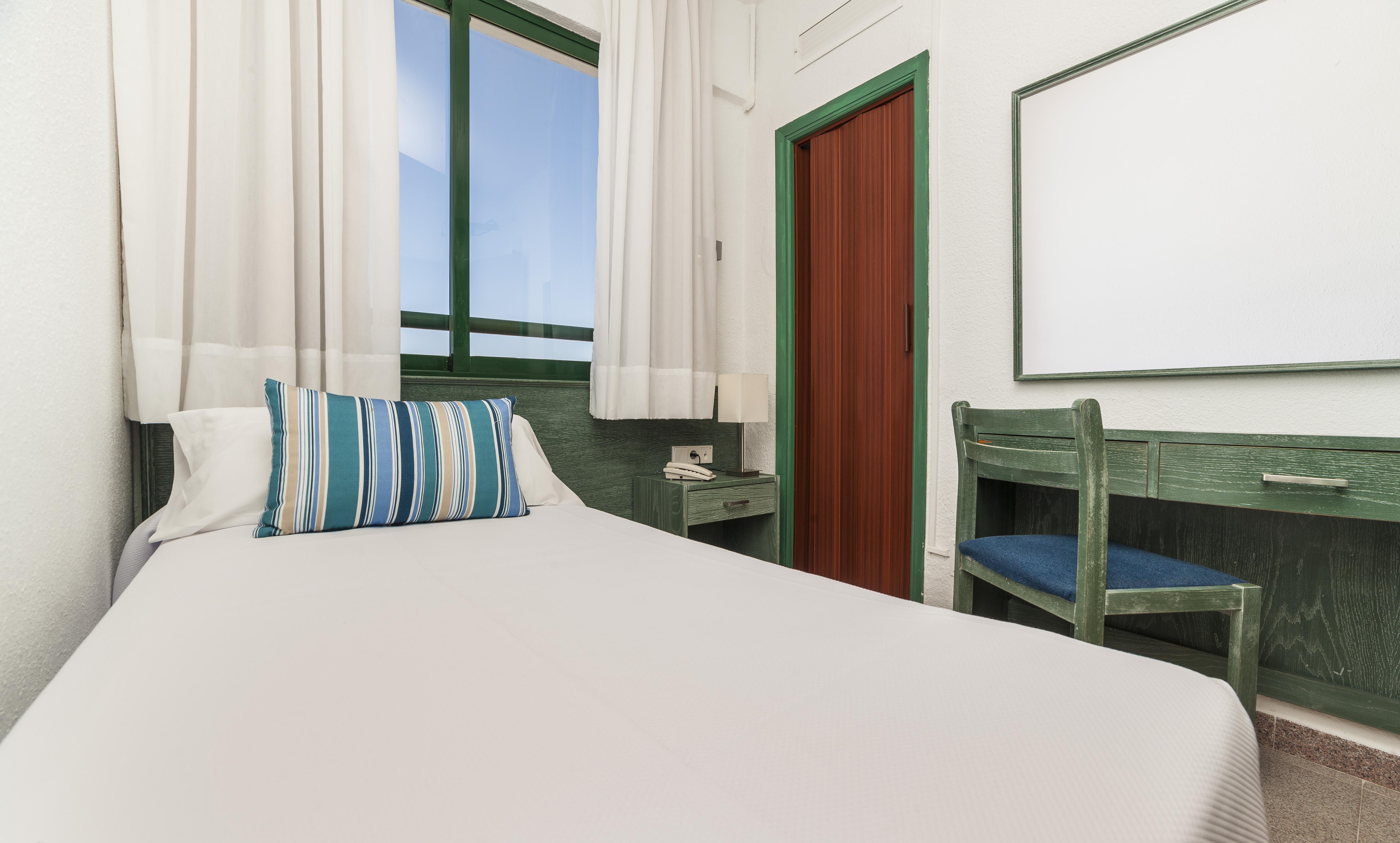 Globales Cala'N Blanes Hotel Cala'N Blanes  Exterior photo
