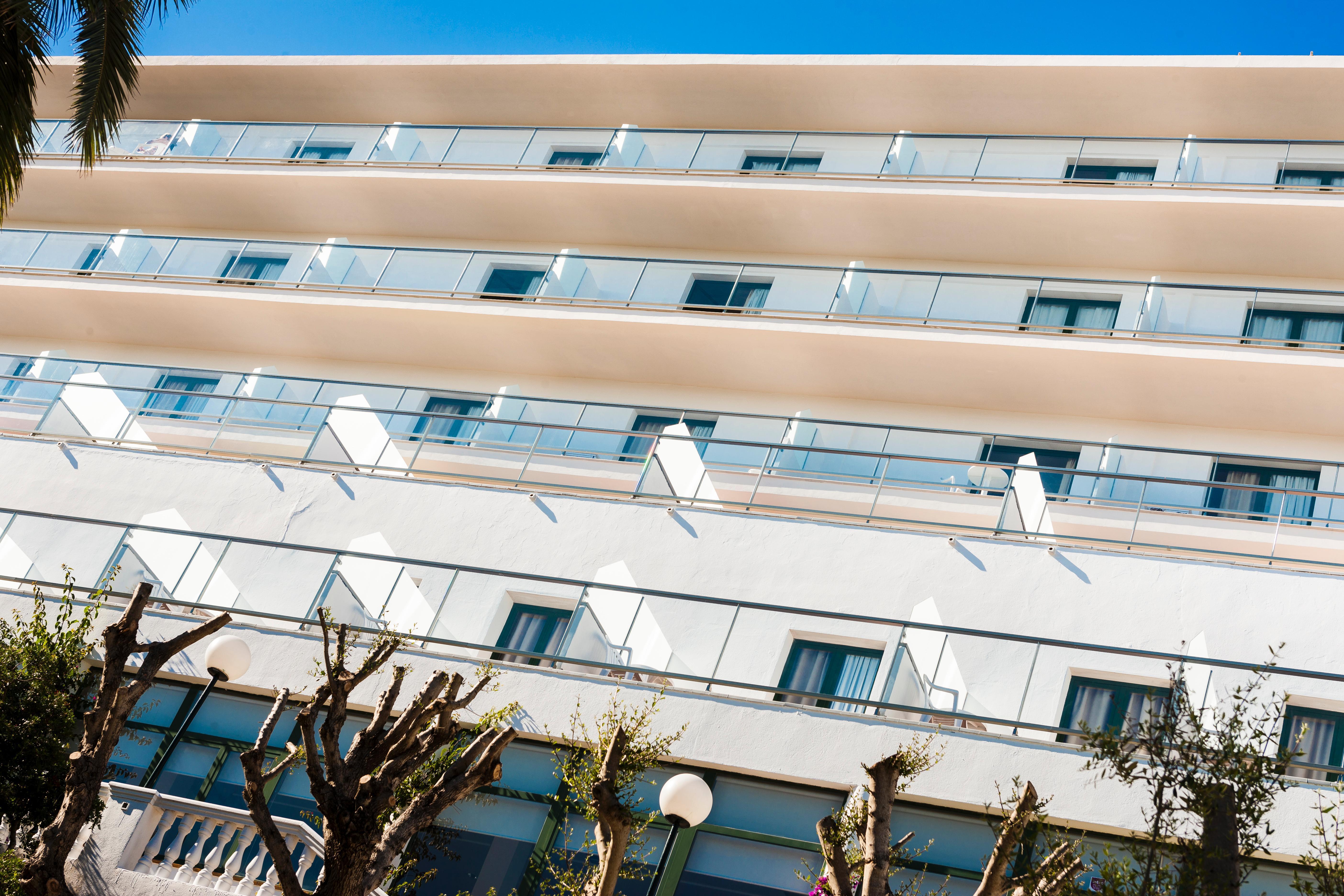 Globales Cala'N Blanes Hotel Cala'N Blanes  Exterior photo